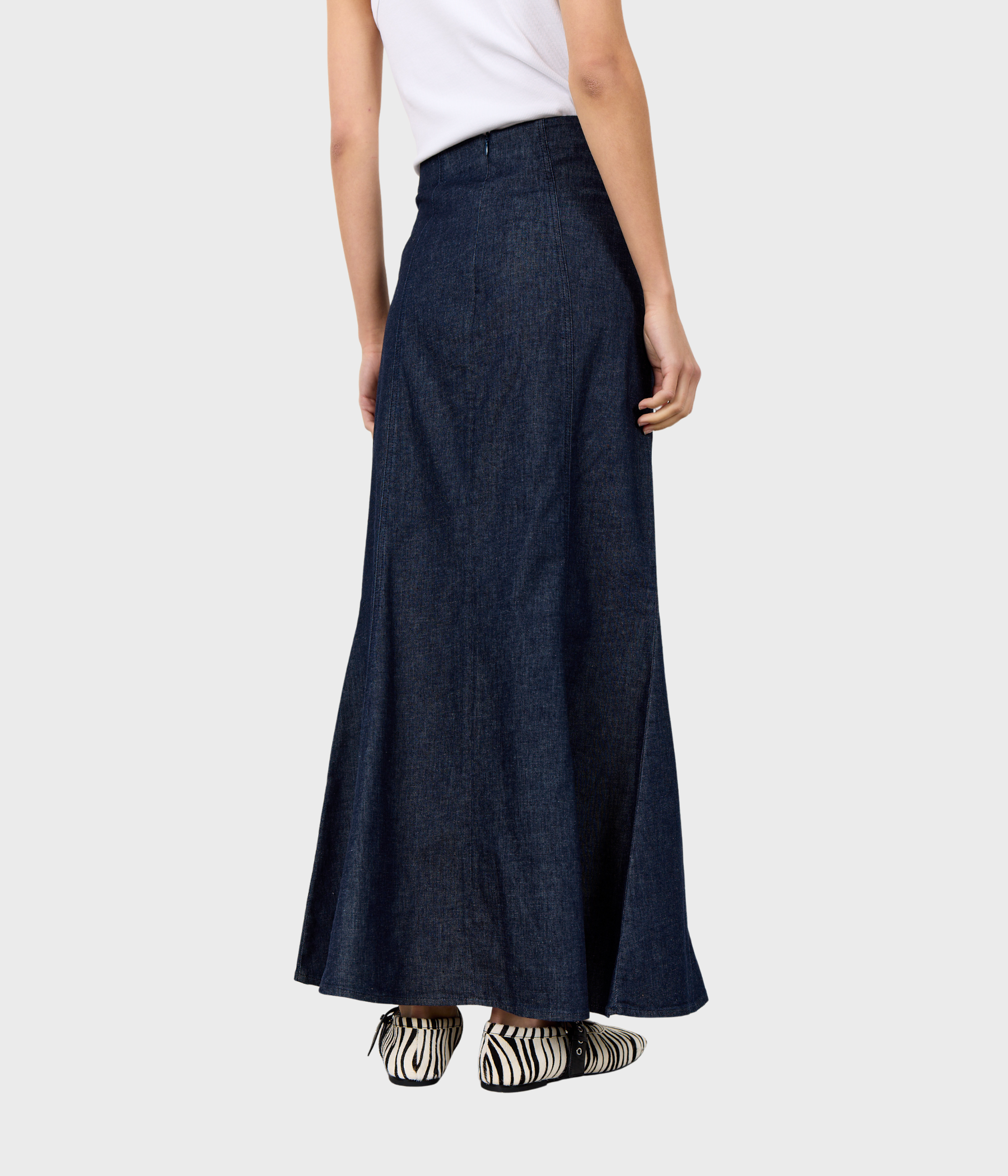 LR-NURI 2 (L200 - DARK NAVY)