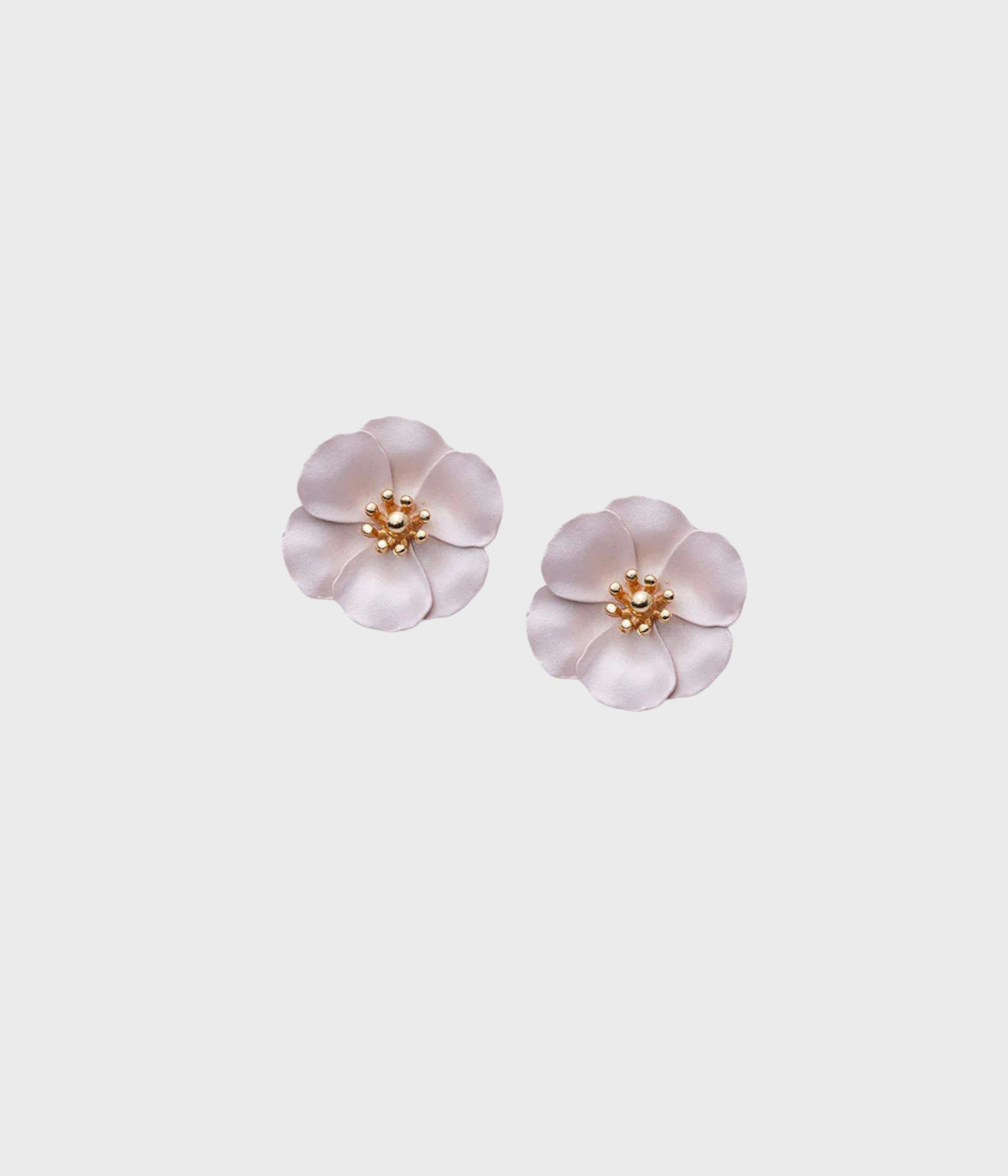 Flower Small Earrings. (Pearl Pink)