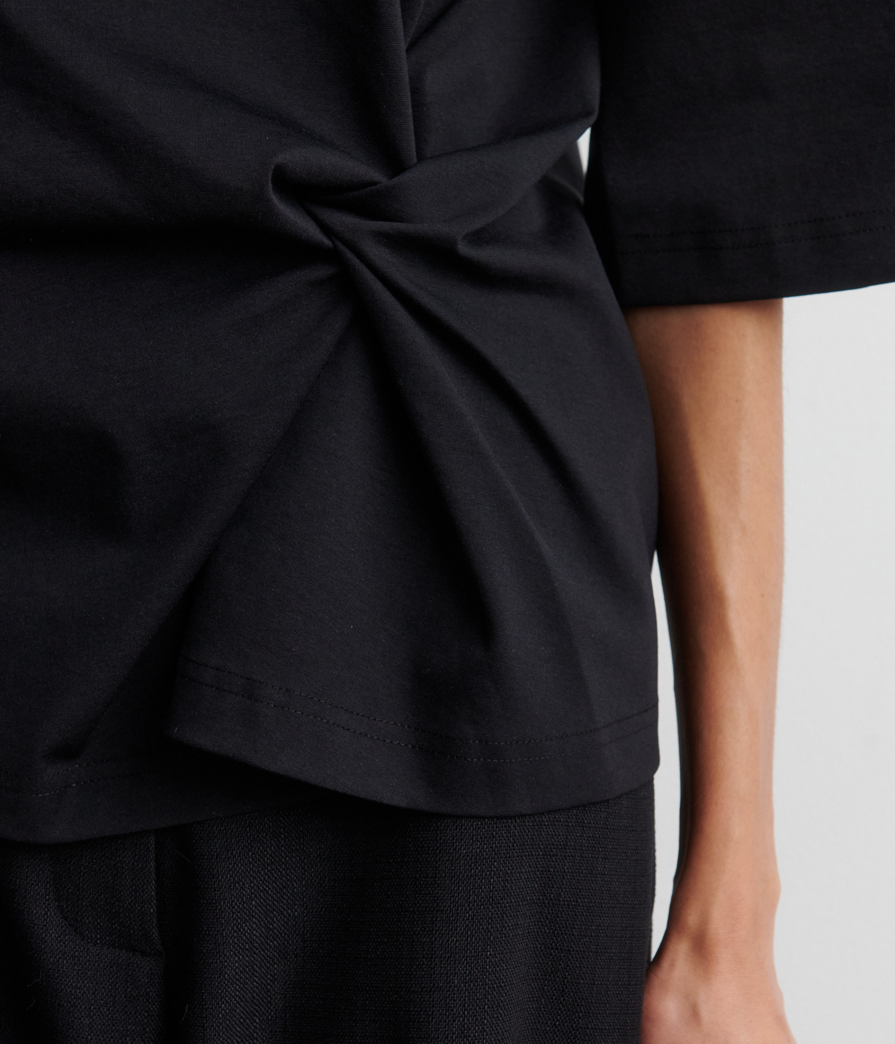 Arkai Drape Tee (Black)
