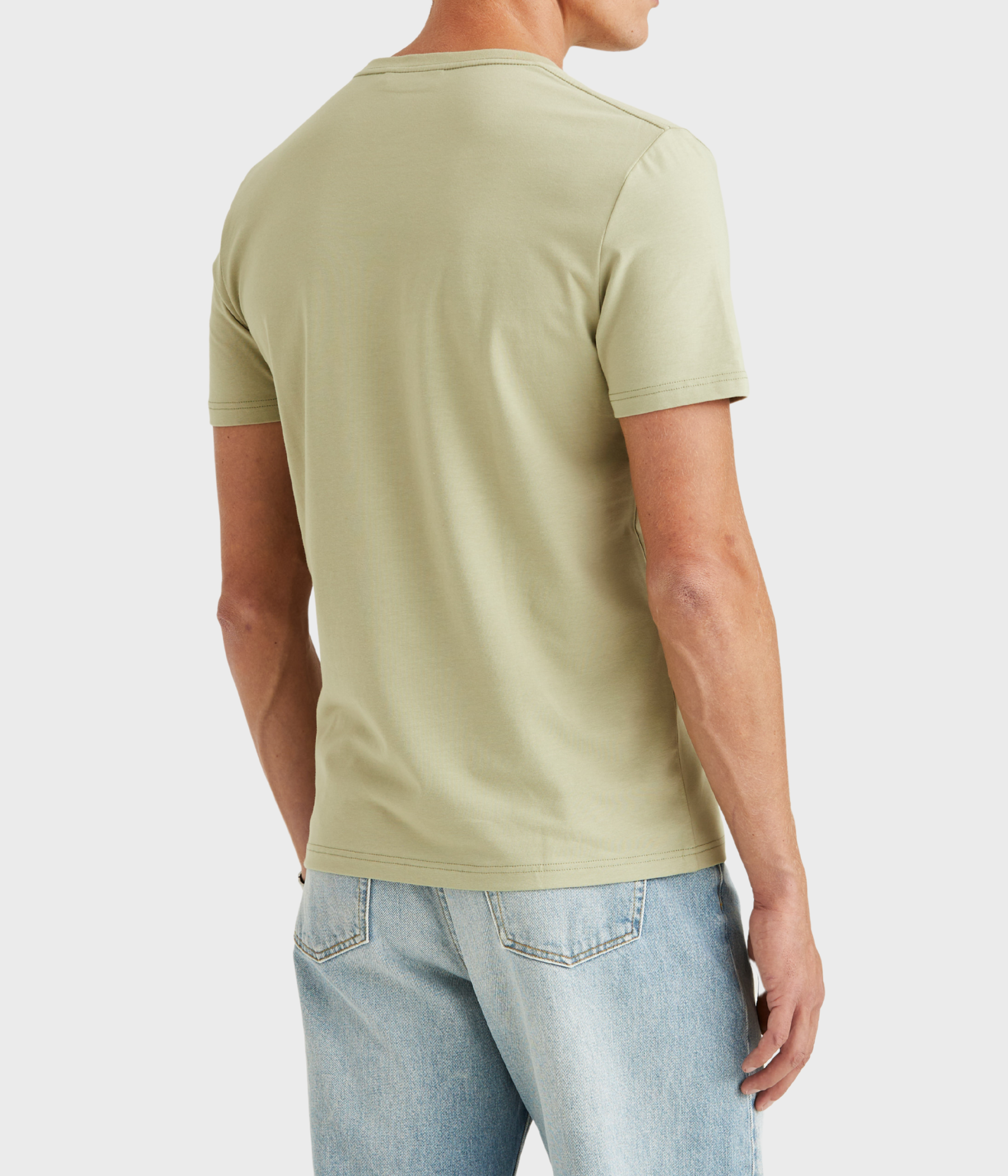 James Tee (73 green)