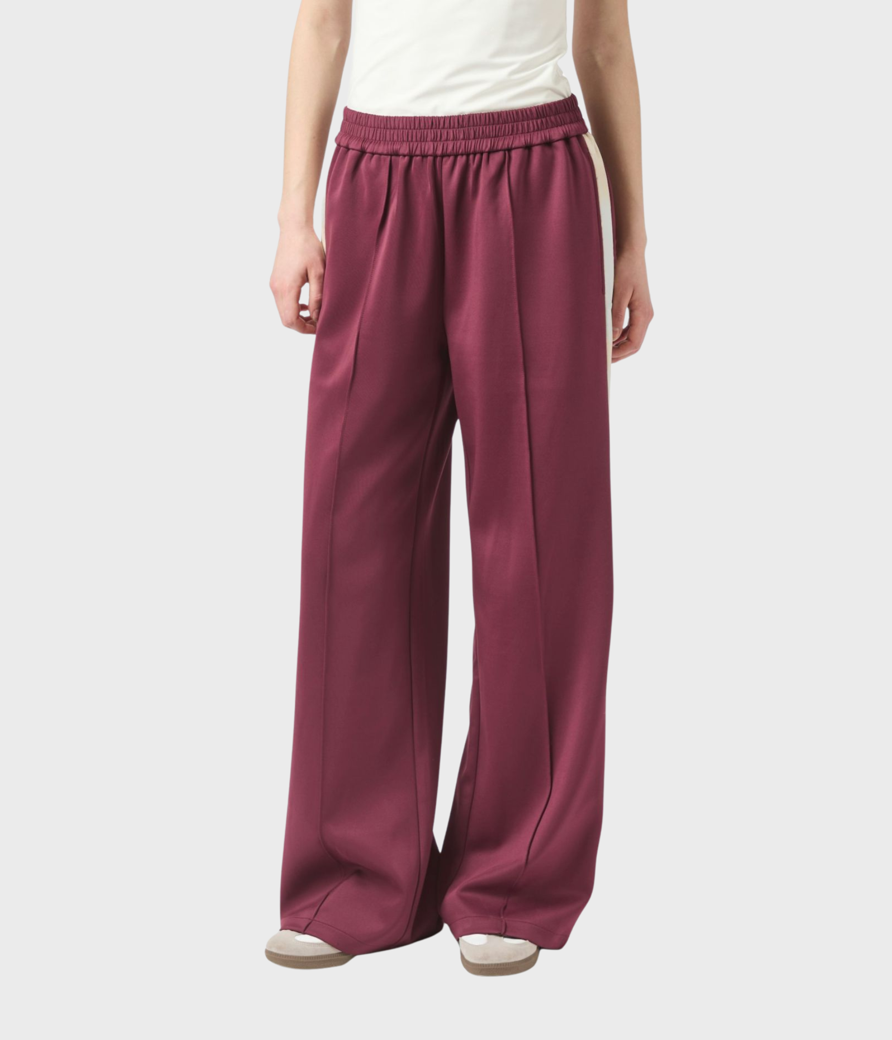 Puggy Track Suit Pants. (162 Bordeaux)
