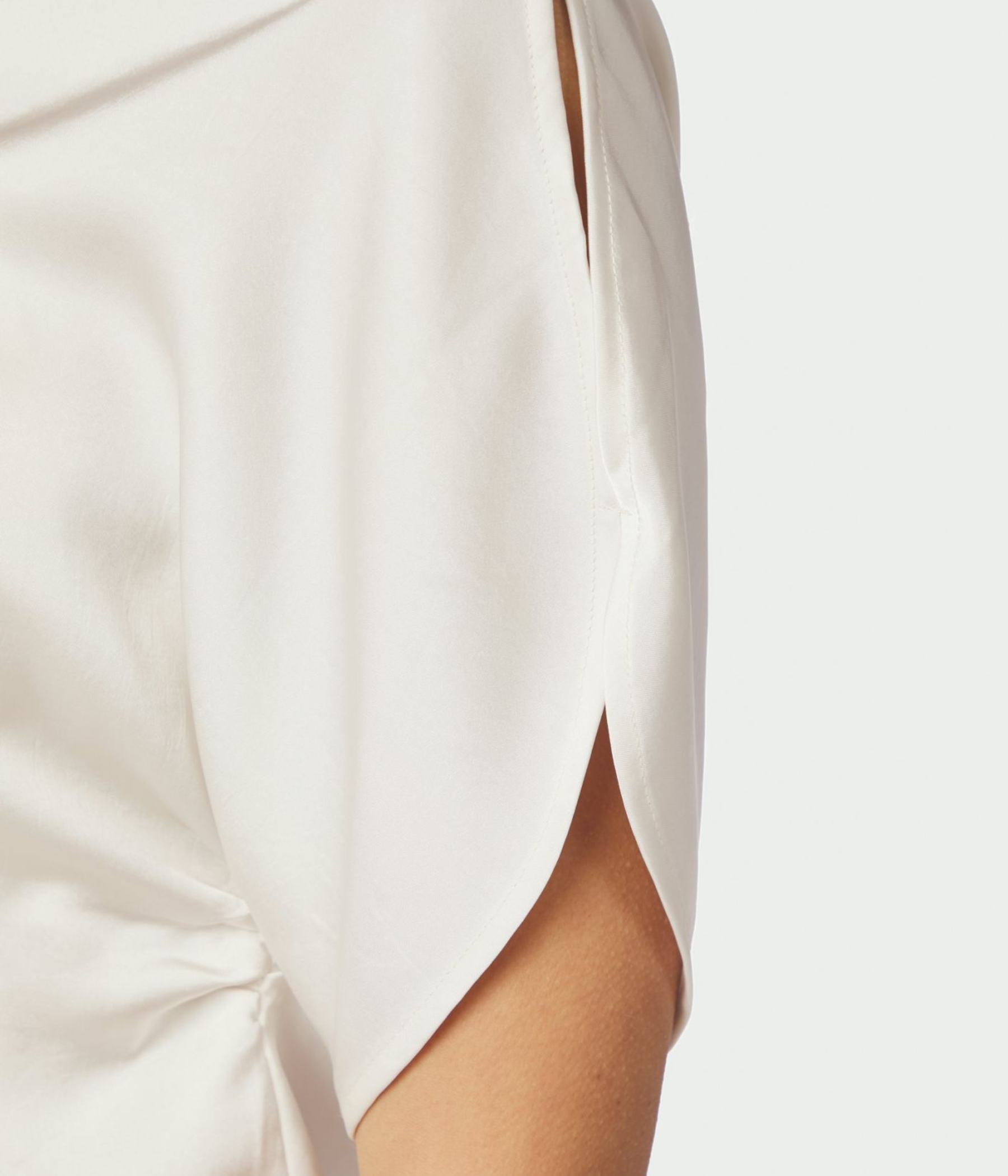 Anelle Heavy Sateen Blouse (621 Pearl)
