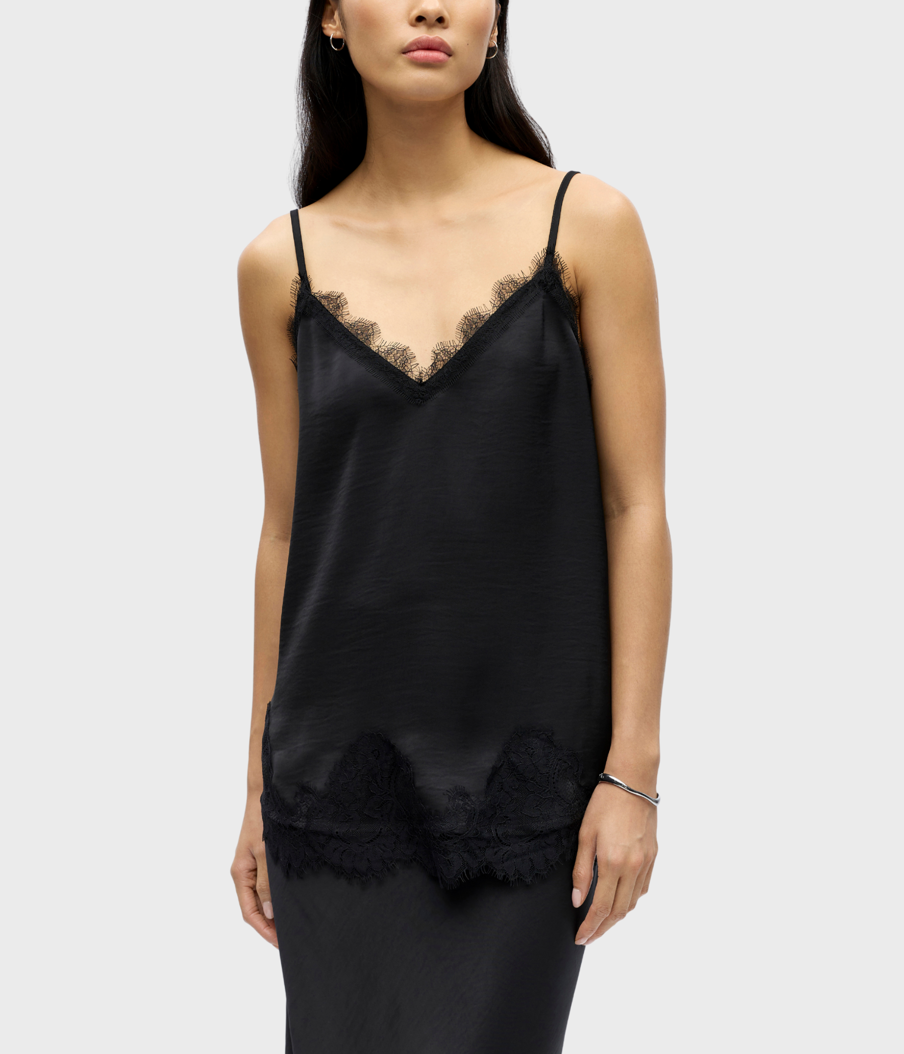 OBJNALINE REG SLIP LACE TOP (Black)