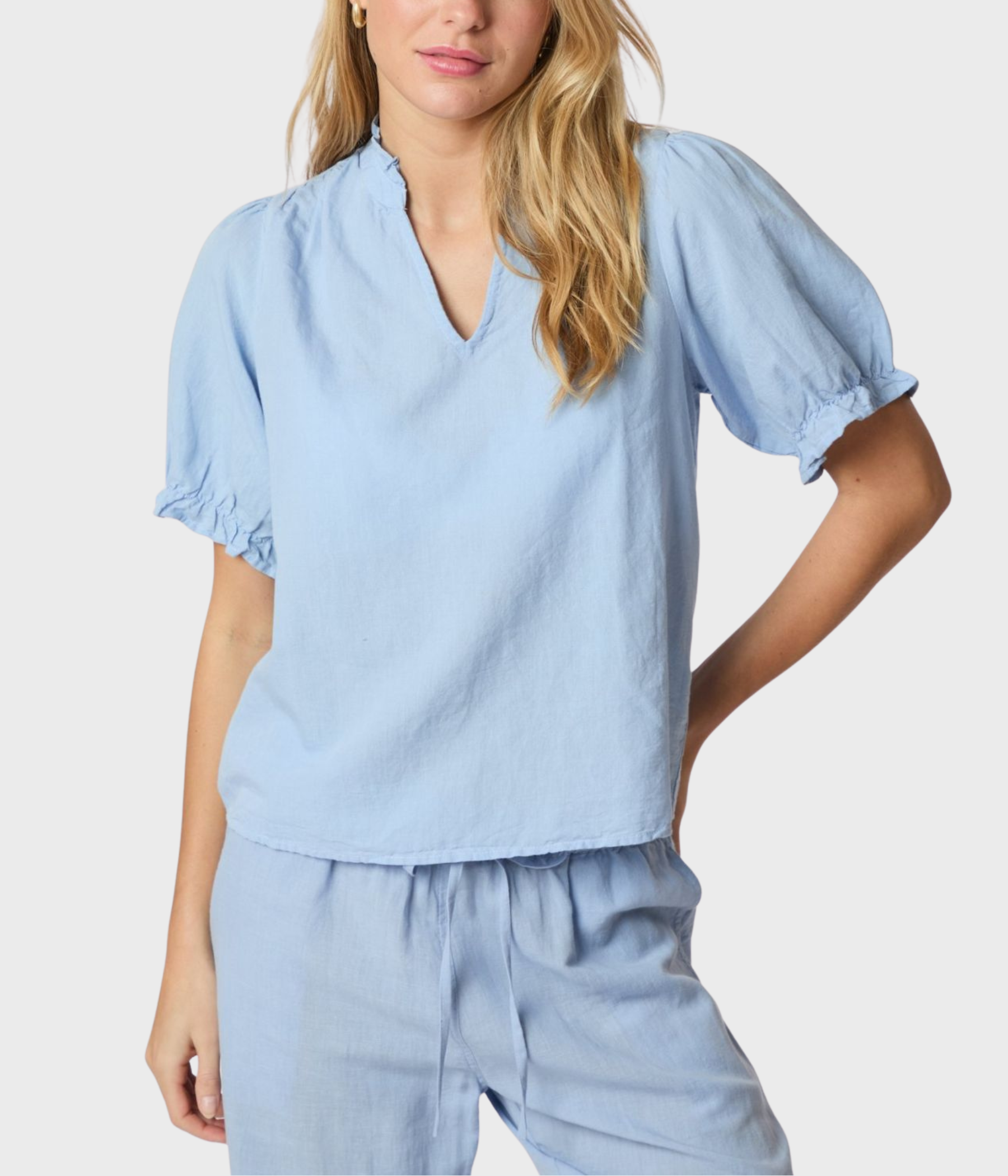 Odesa Linen Blouse. (145 Light Blue)