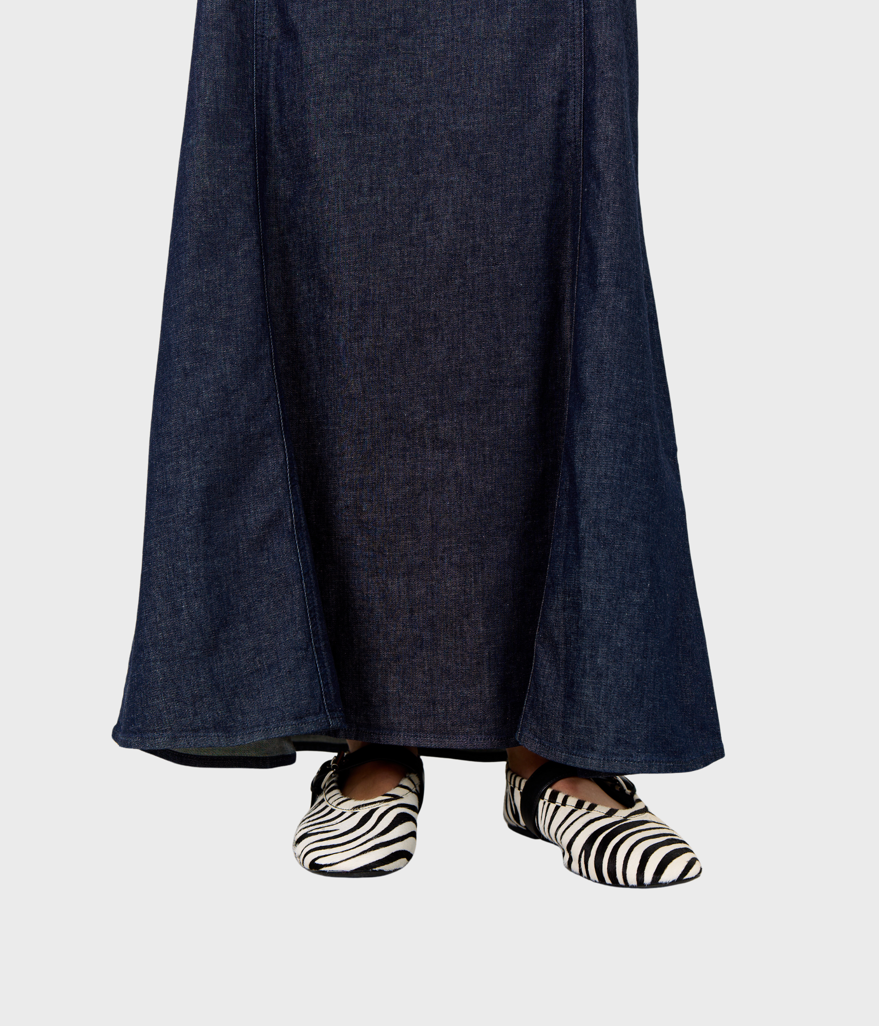 LR-NURI 2 (L200 - DARK NAVY)