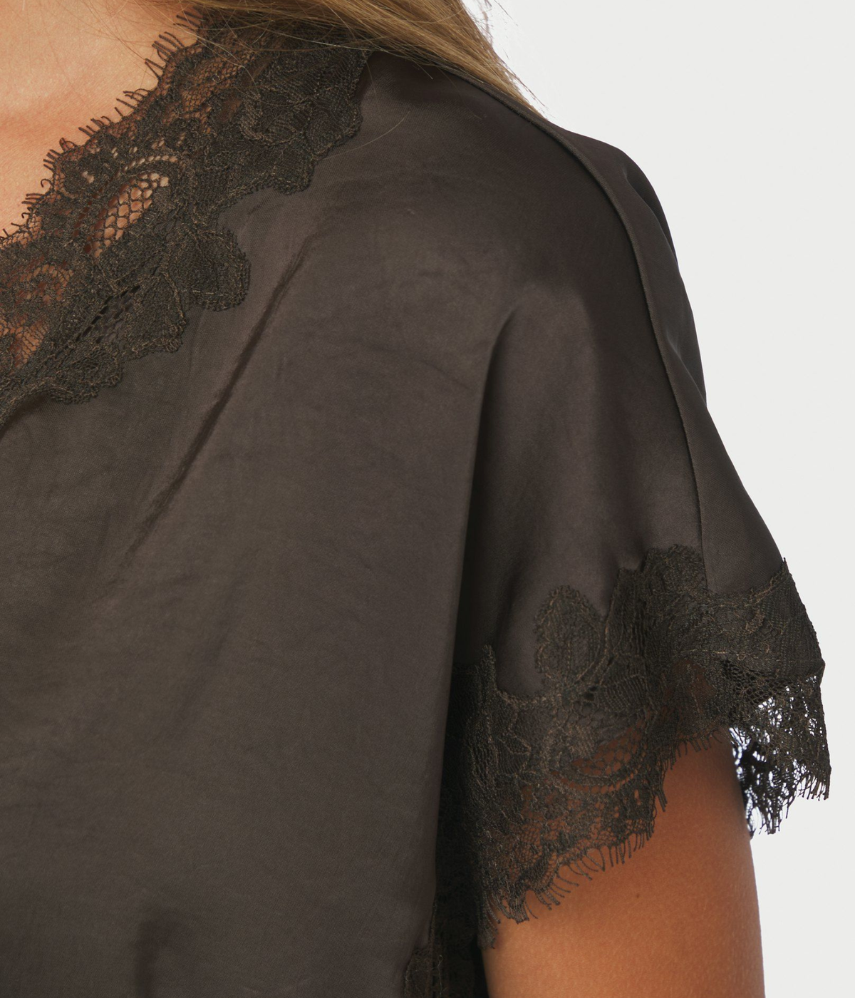 Benera Heavy Sateen Lace Blouse (676 DARK BROWN)