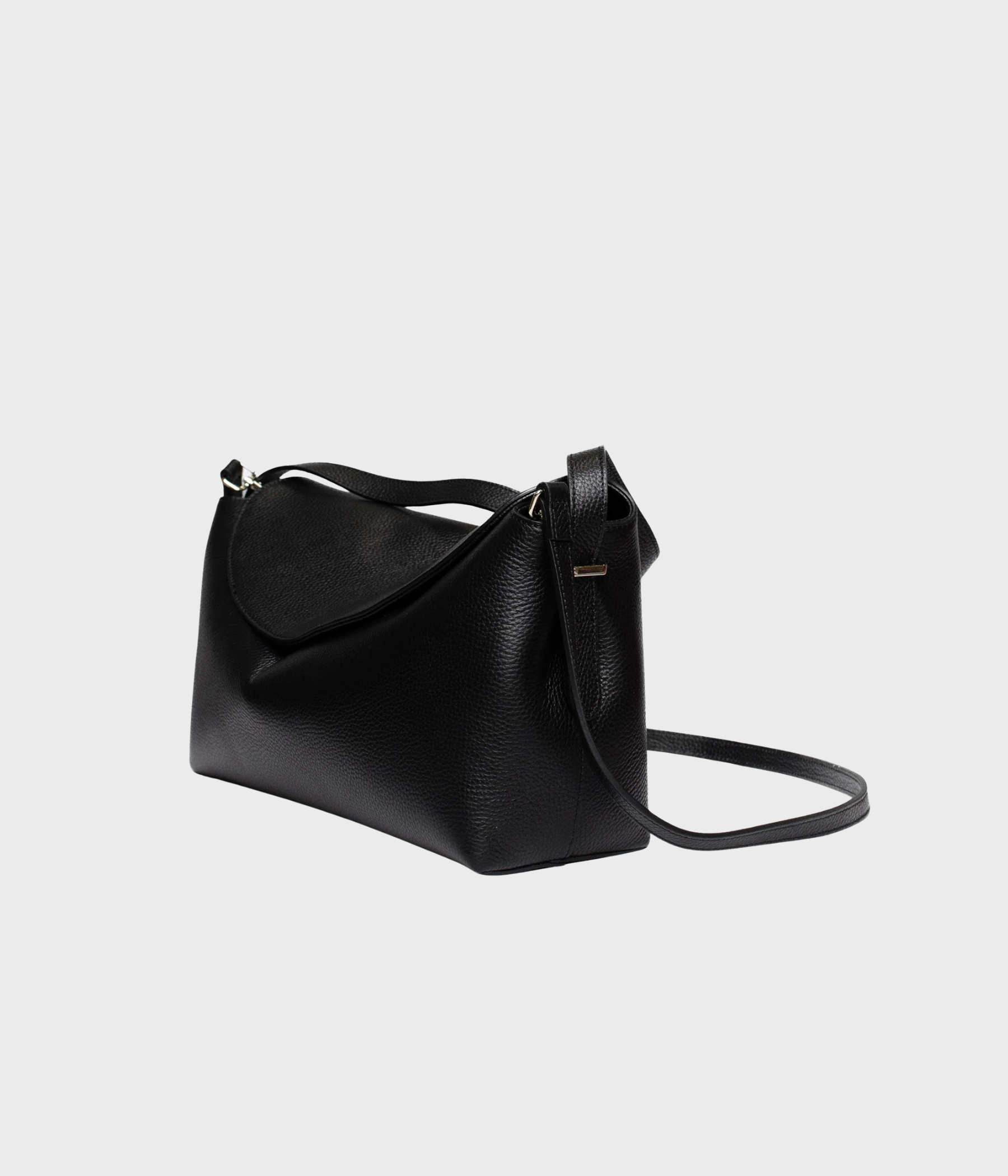 (Black)