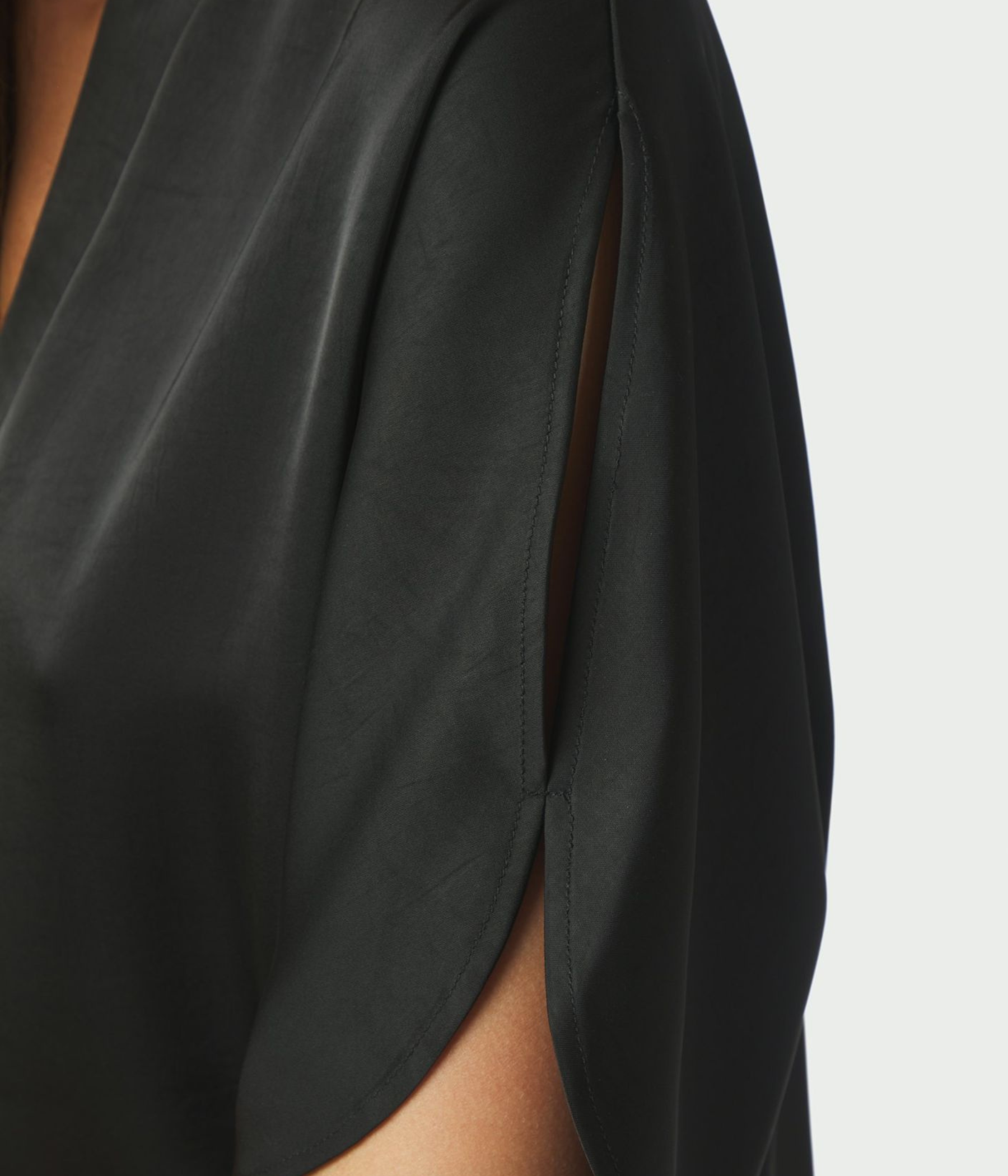 Anelle Heavy Sateen Blouse (100 Black)