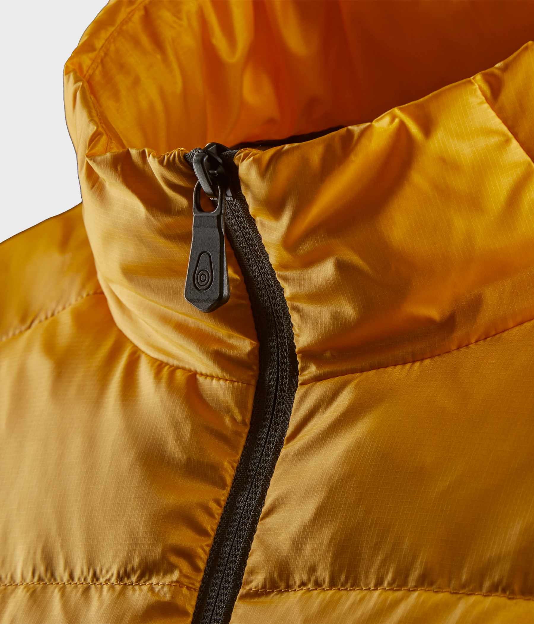 SPRAY DOWN VEST. (358 SUNSET ORANGE)