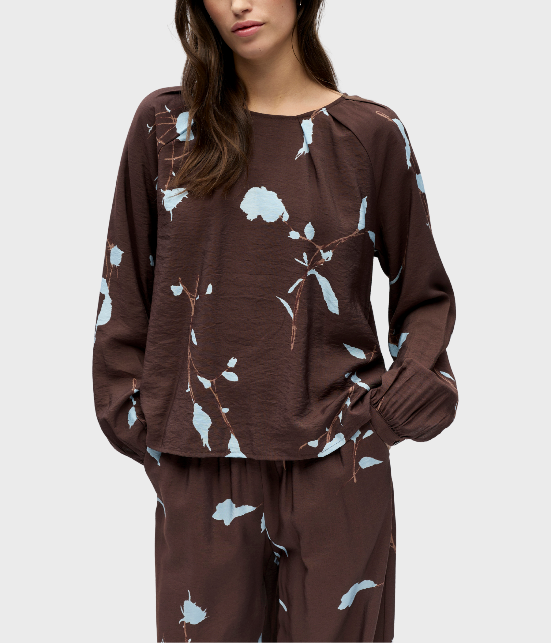 OBJBRIE L/S RE O-NECK TOP 143 (Seal Brown AOP:Winter sky flowers)