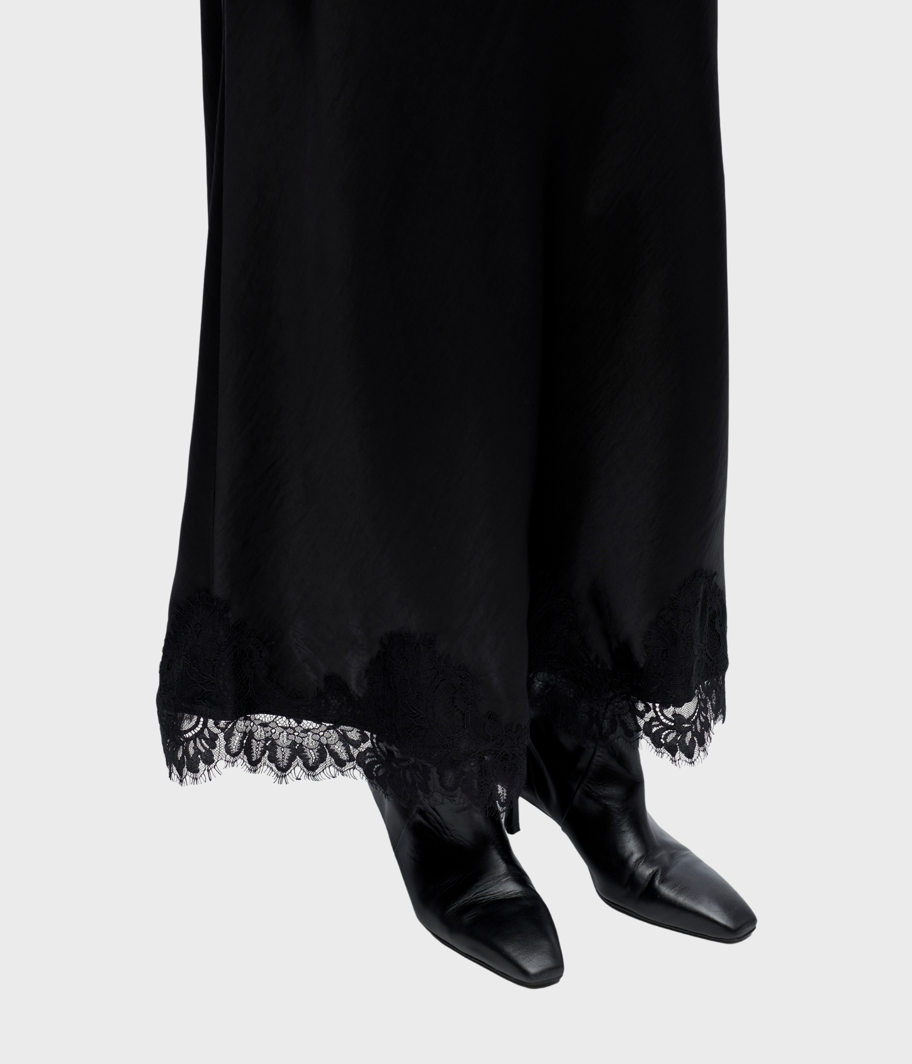 OBJNALINE MW LONG LACE SKIRT (Black)
