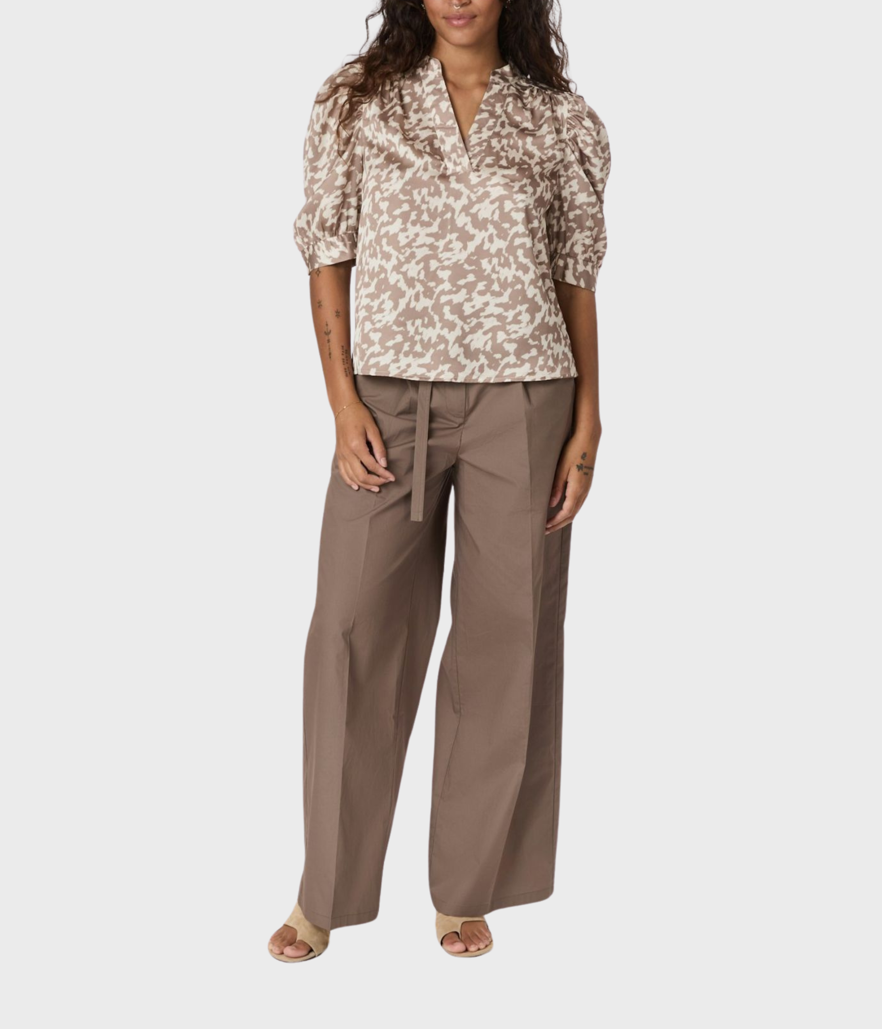 Roella Graphic Fade Blouse (125Dark Sand)