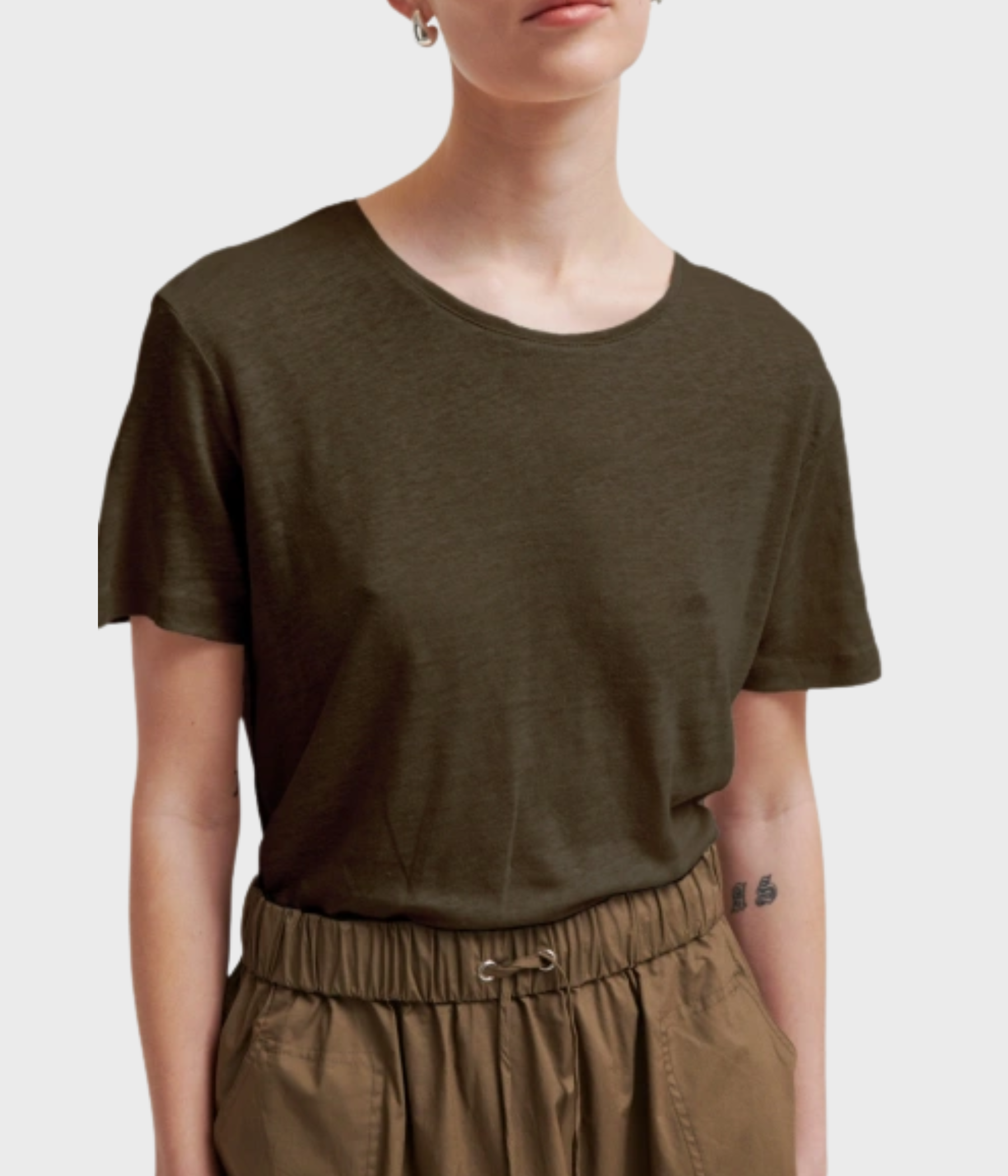 Peony O-Neck New Tee. (6129 Canteen)