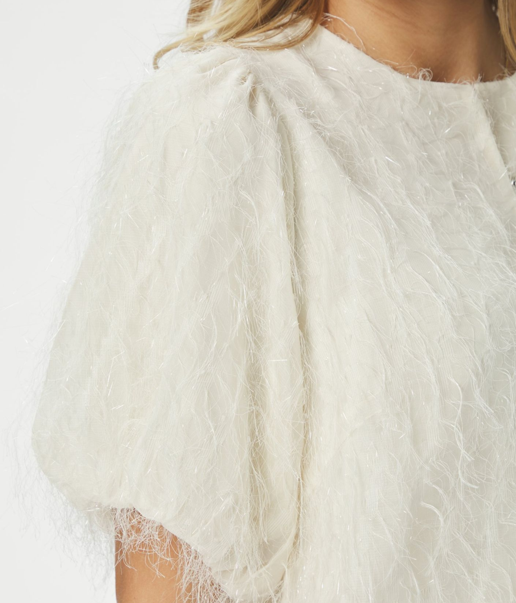 Aisa Frilly Blouse (122 creme) - D.O. Design Only