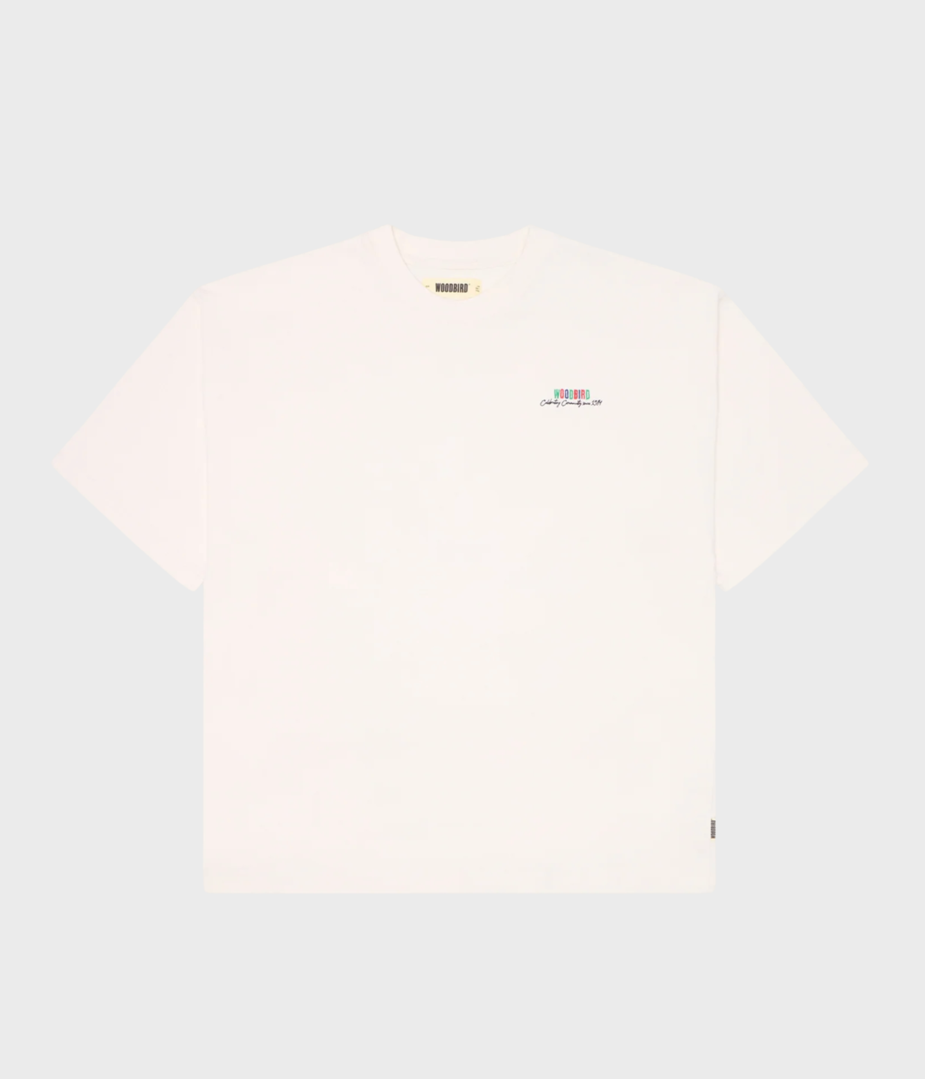 Vit t-shirt med grafiskt tryck