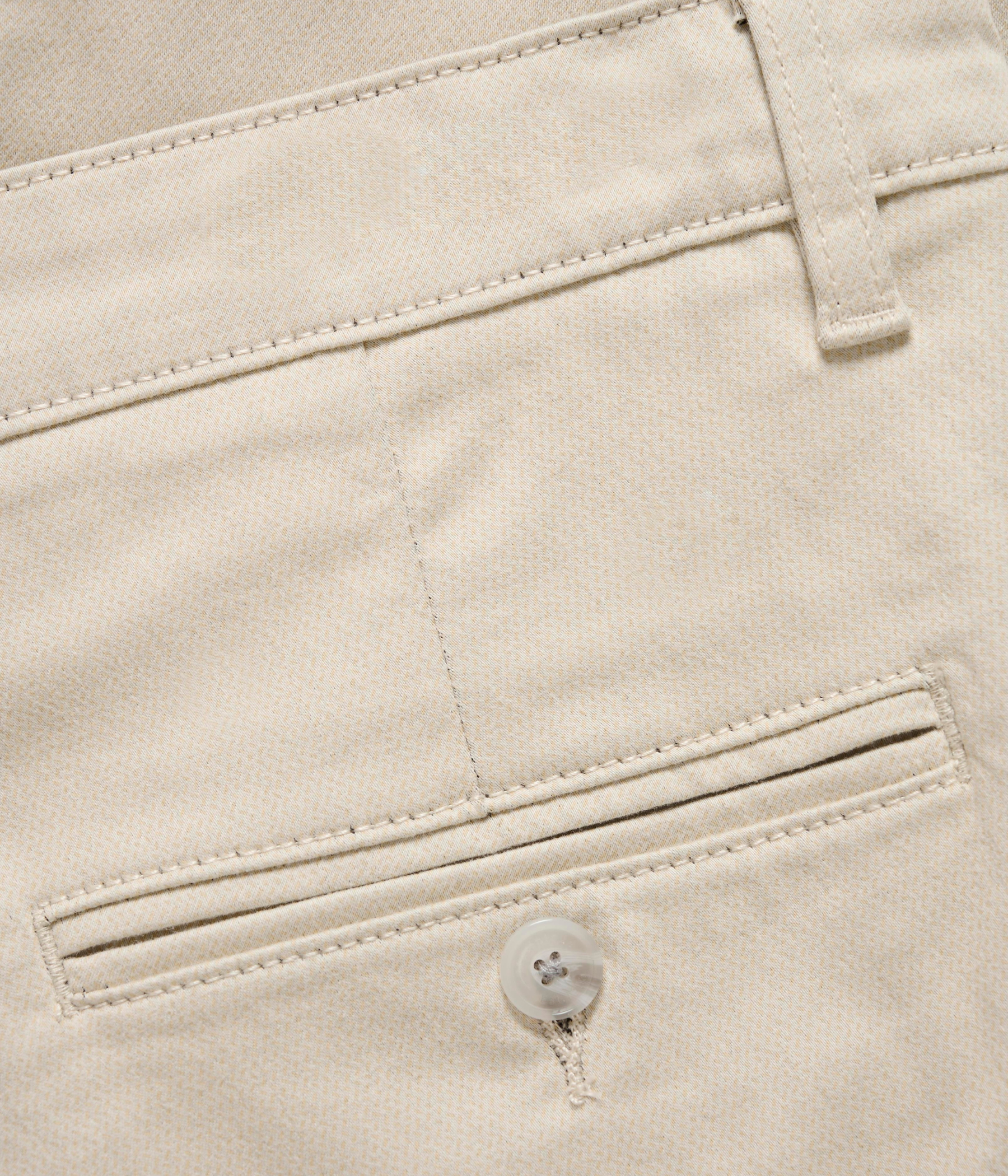 Mathomas Short. (110104 Off White)