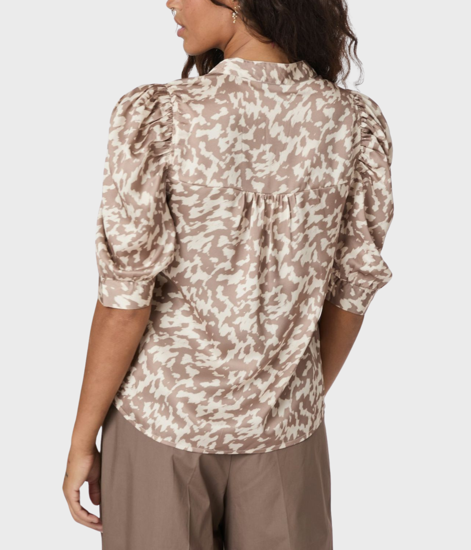 Roella Graphic Fade Blouse (125Dark Sand)