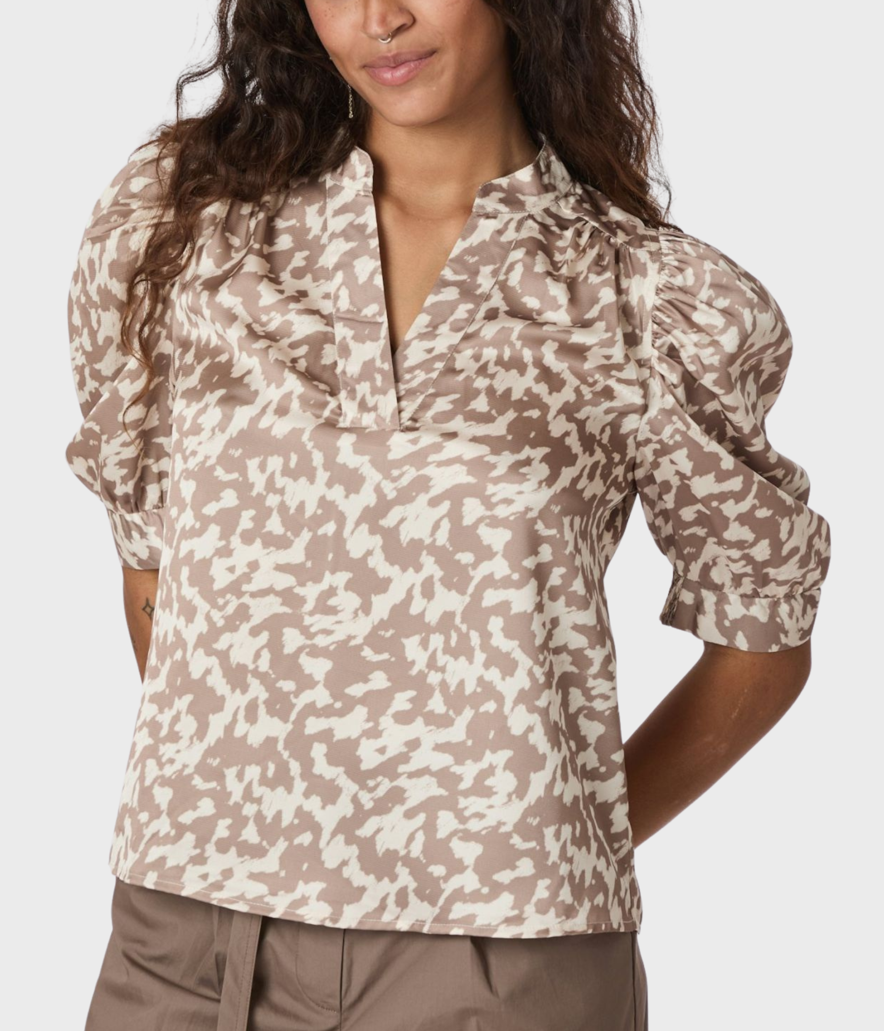 Roella Graphic Fade Blouse (125Dark Sand)