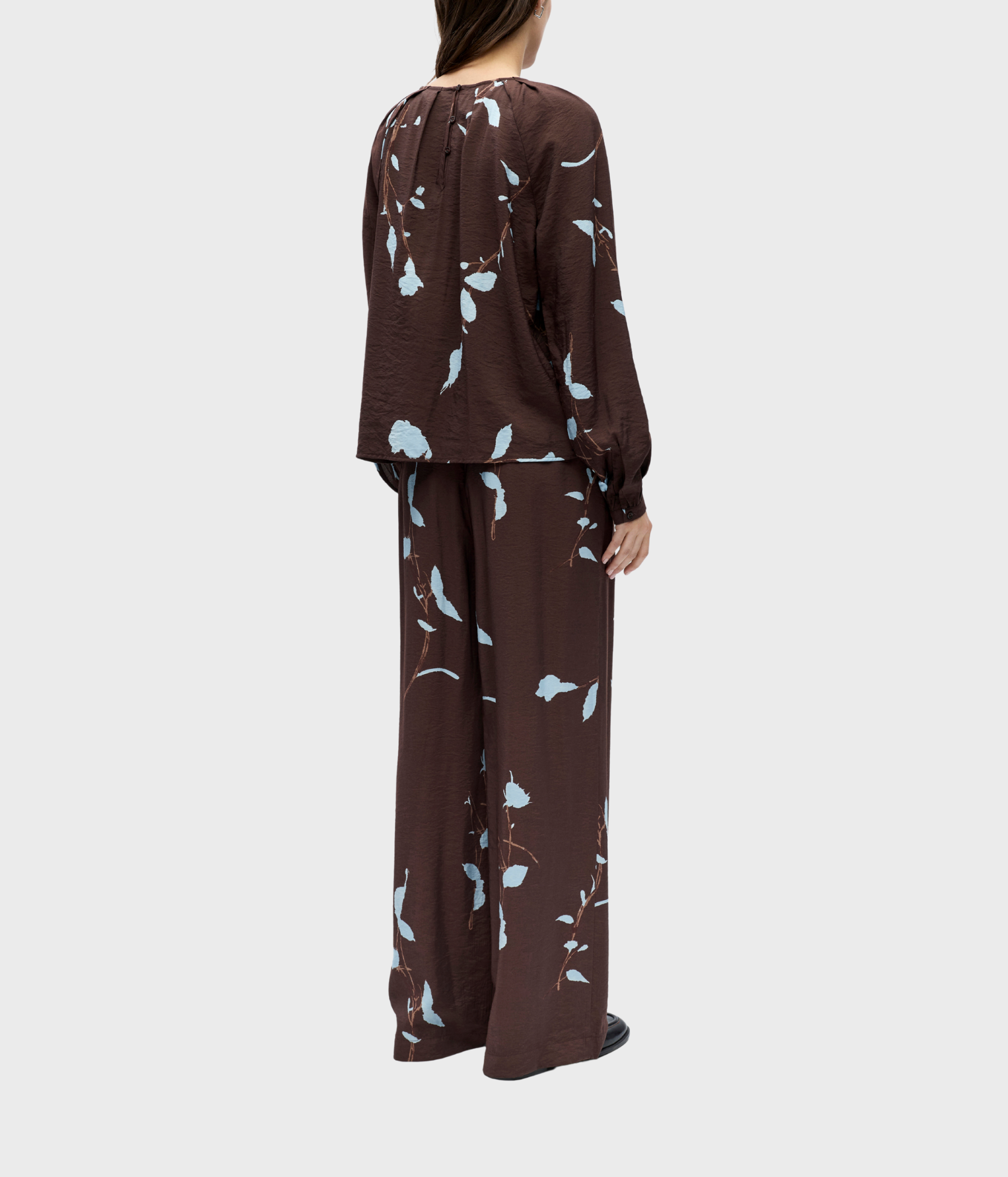 OBJBRIE L/S RE O-NECK TOP 143 (Seal Brown AOP:Winter sky flowers)