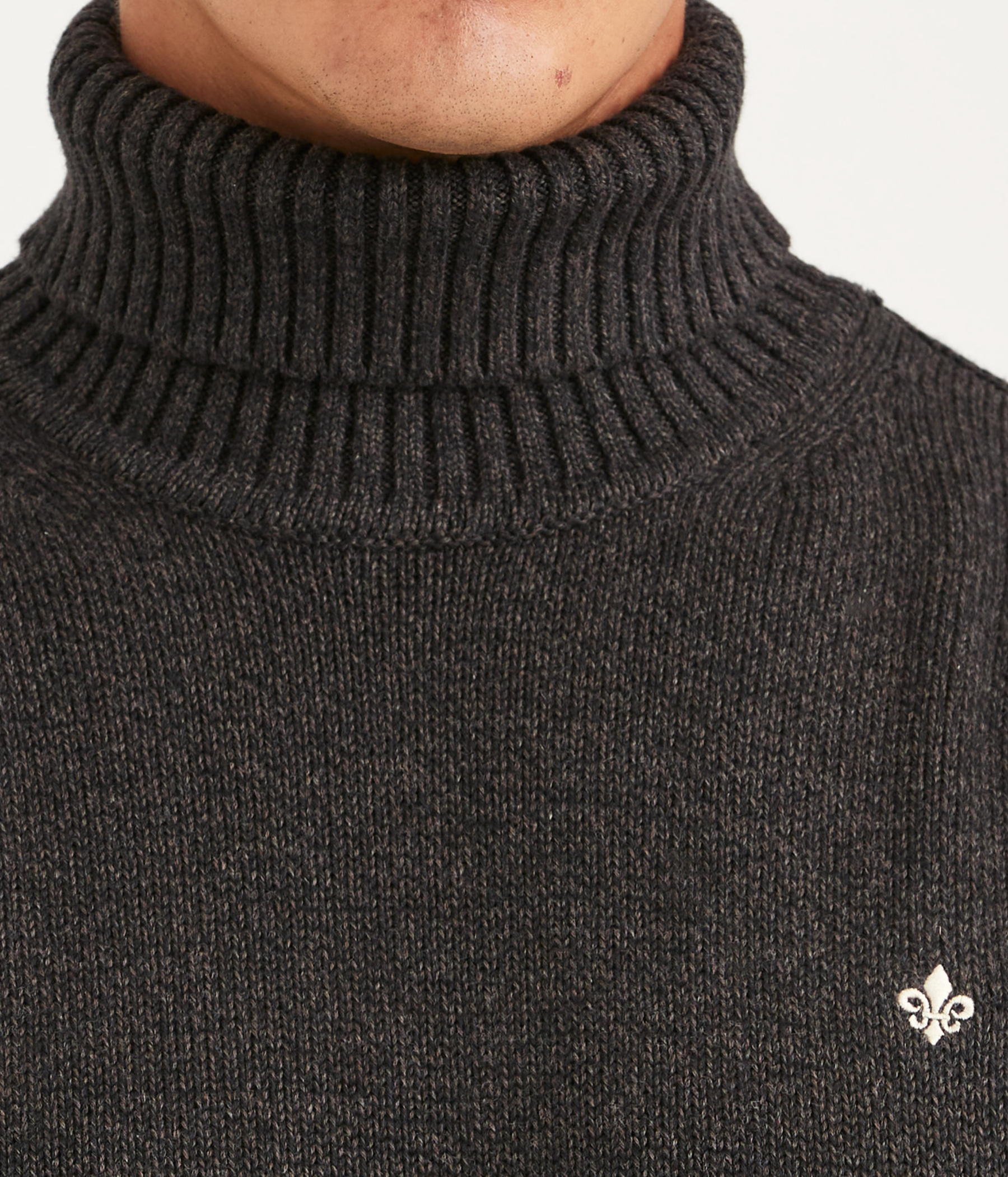 Howard Roller Neck. (79 Olive)