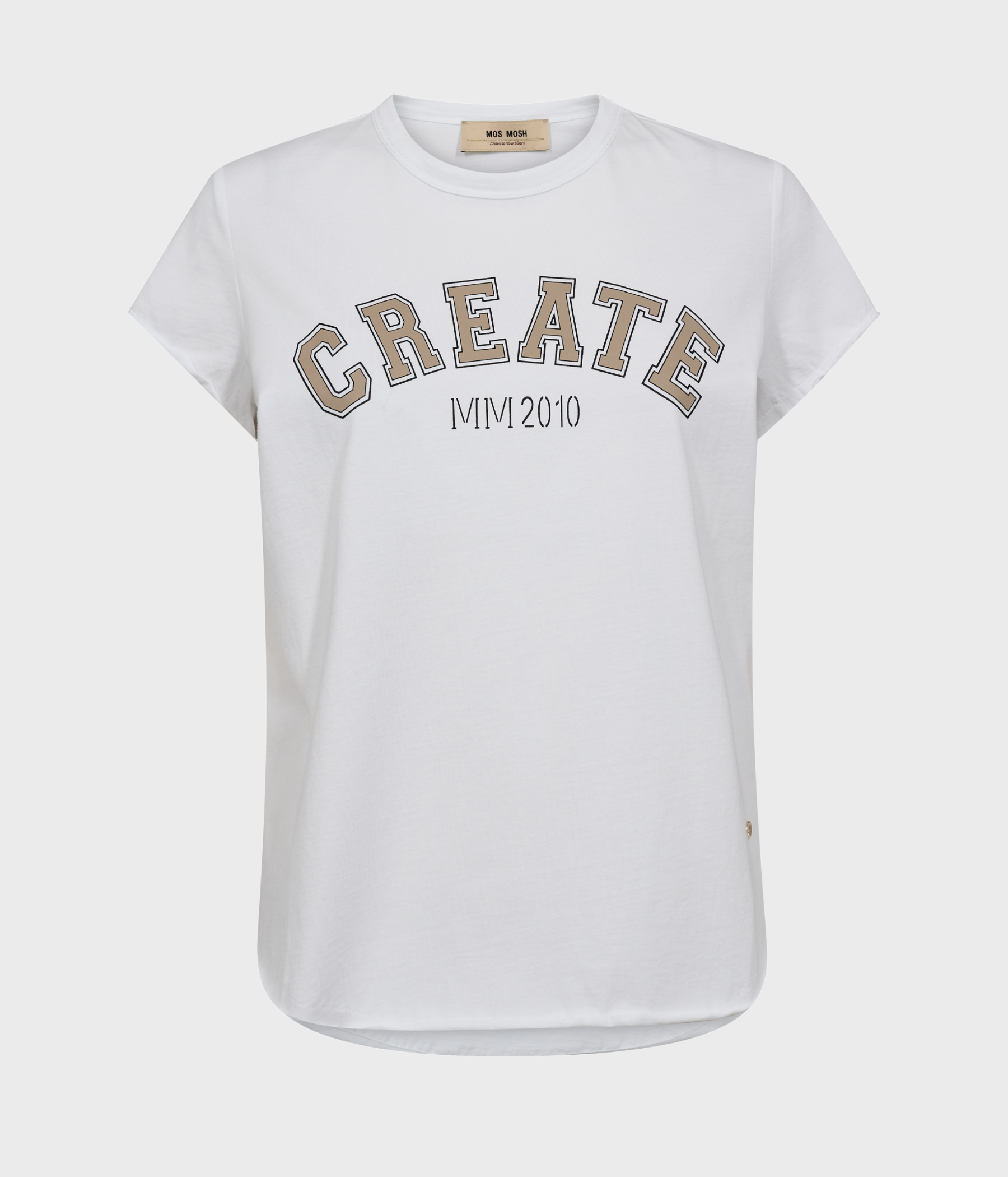 En vit t-shirt från Mos Mosh med stilrent tryck framtill