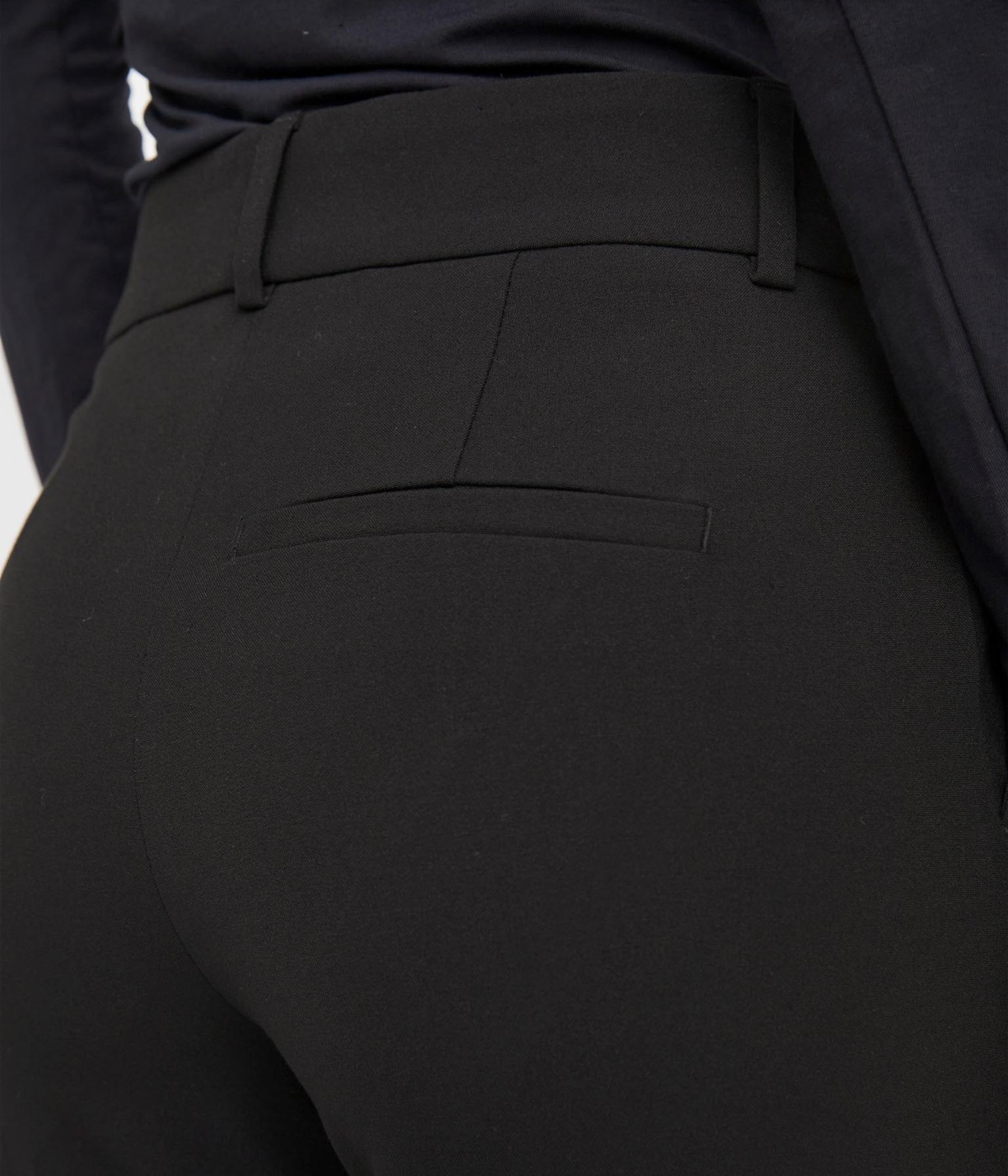 Clara 285 Long,. (Black Glow NOOS)