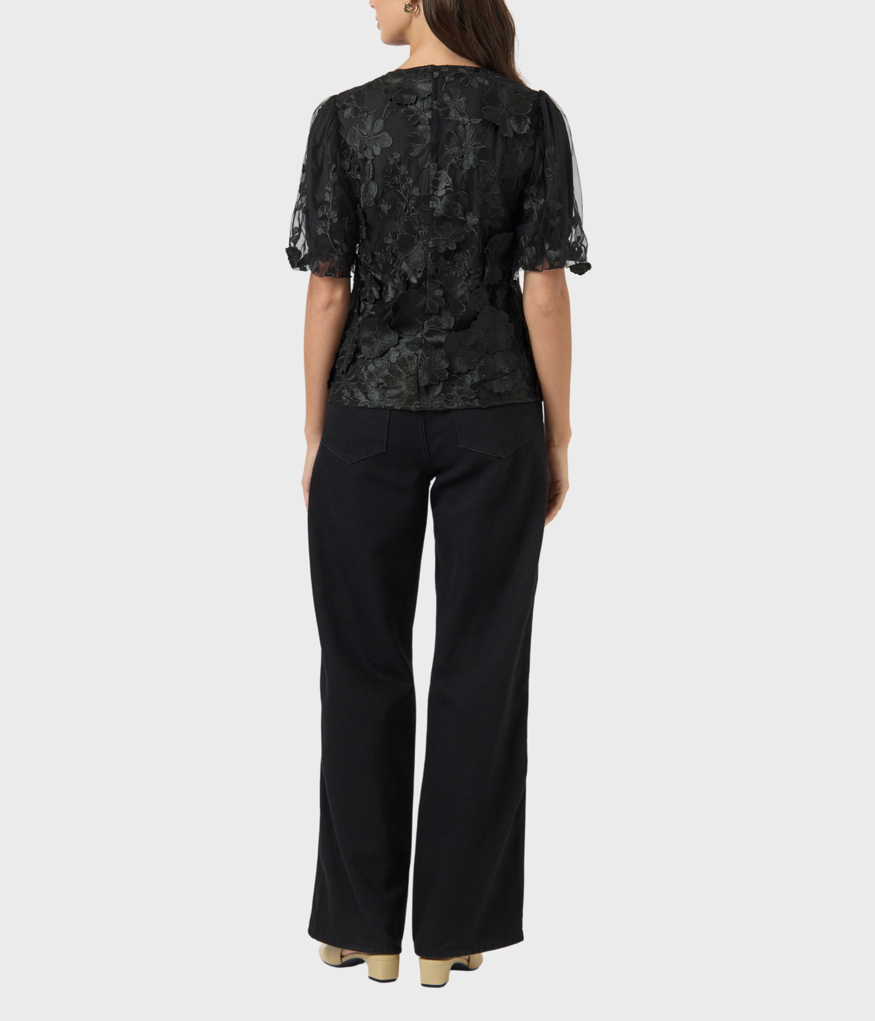 YASFLOWERING SS V-NECK TOP - D2D (Black)