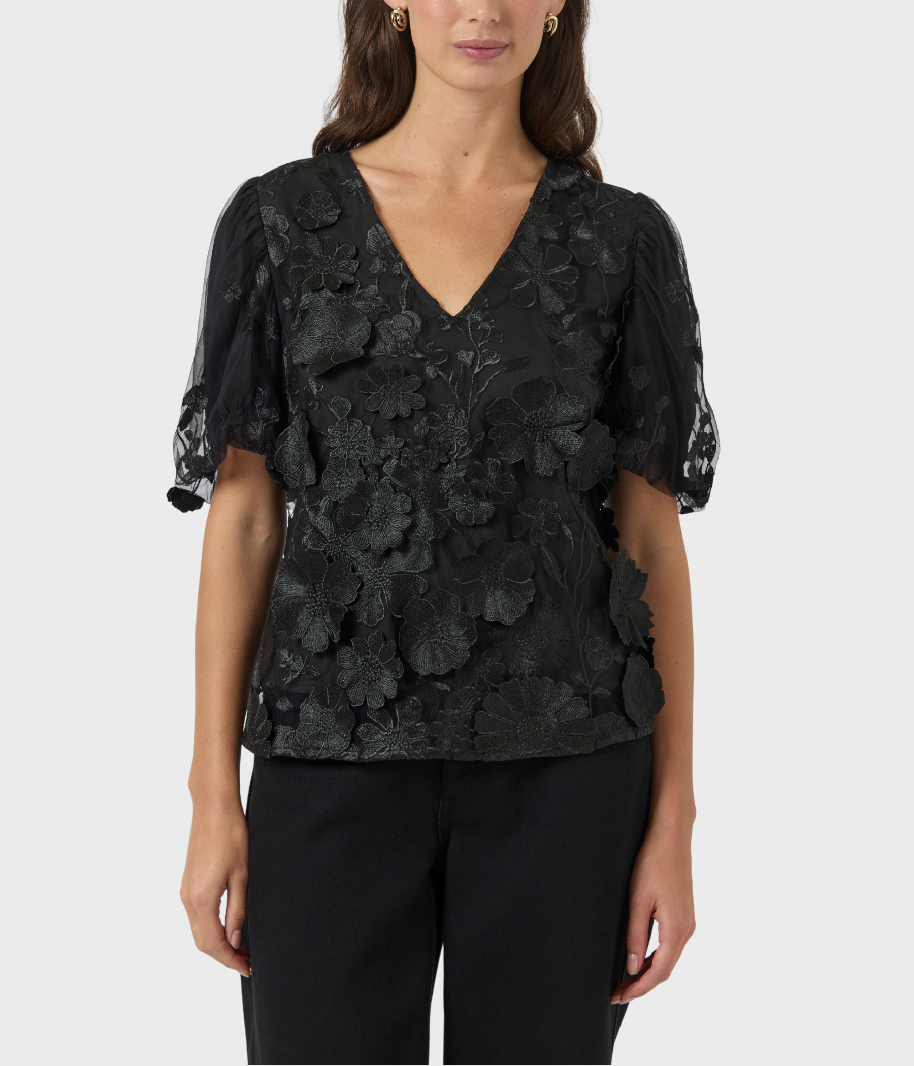 YASFLOWERING SS V-NECK TOP - D2D (Black)
