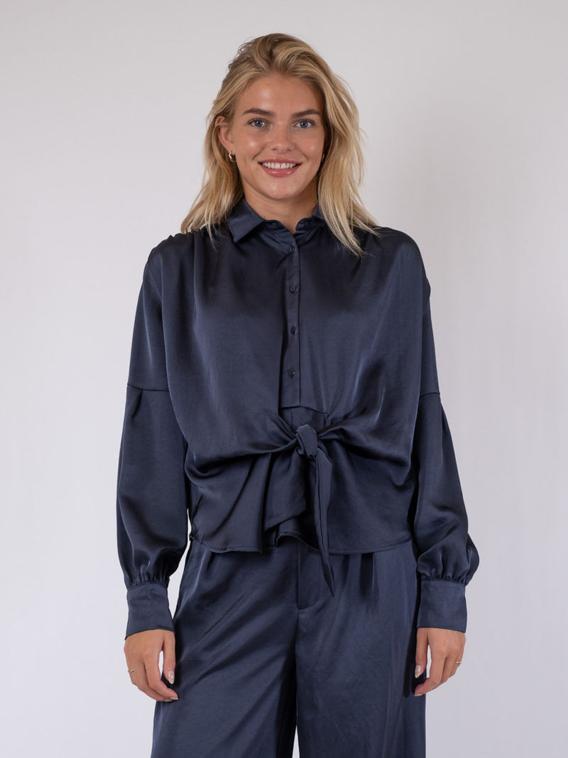 Naja Satin Shirt (678 Midnight Blue)