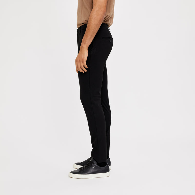 Josh (00101 Black)