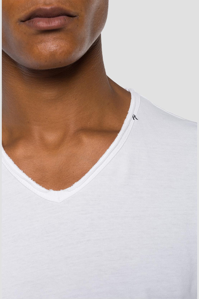 T-Shirt V-Neck (001 white) - D.O Design Only
