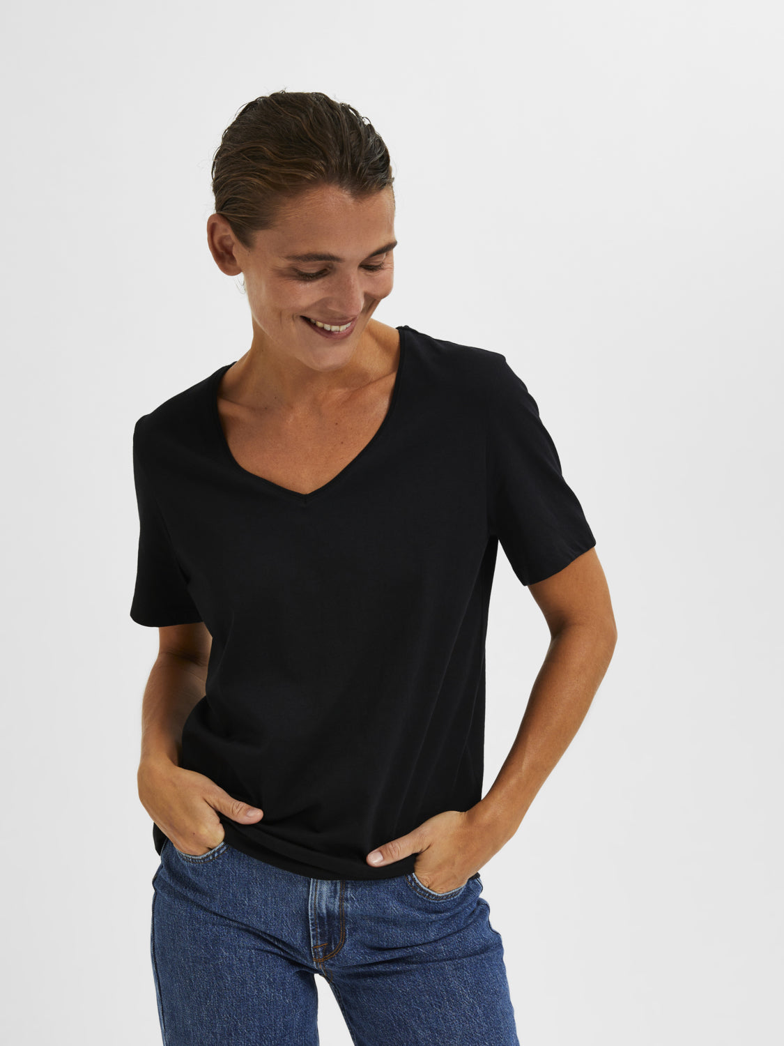 SLFESSENTIAL SS V-NECK TEE NOOS (BLACK)